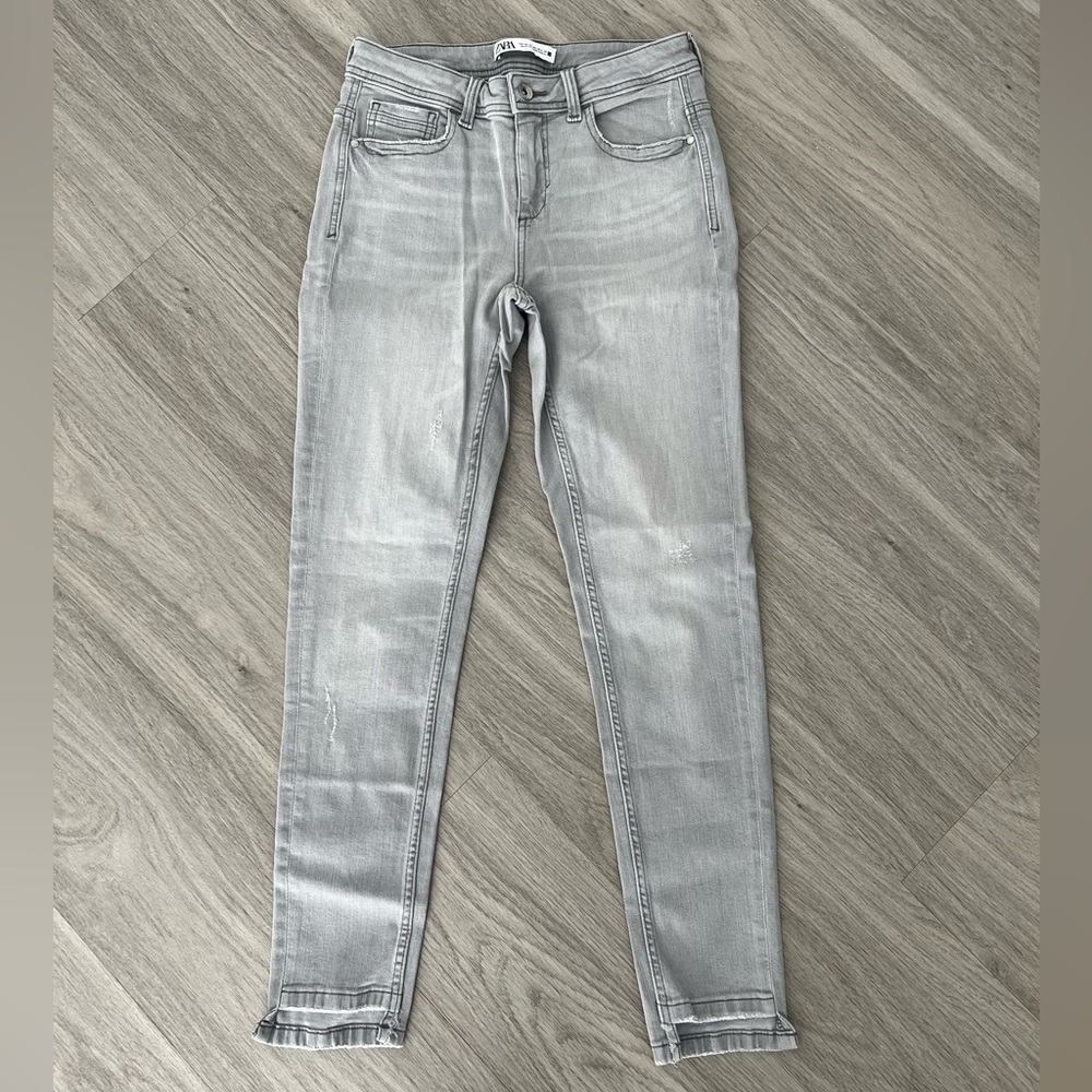 Women’s Zara Size 6 Mid Ride Jeans